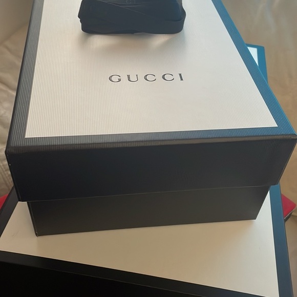 Authentic Gucci Shoe Box with ribbon 🎀🎁🎁🎁 - Picture 4 of 8